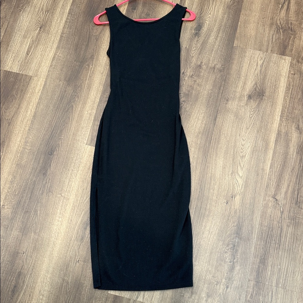 Elegant Black Sleeveless Midi Dress